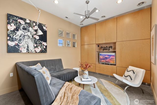 1549 Magnolia Way W, Seattle, WA 98199