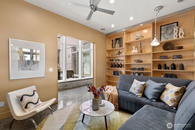 1549 Magnolia Way W, Seattle, WA 98199