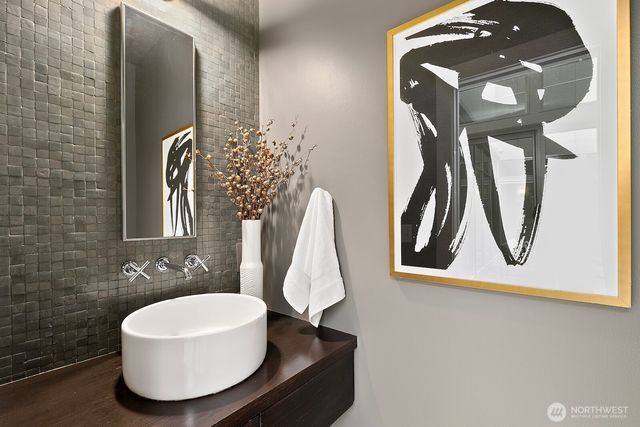 1549 Magnolia Way W, Seattle, WA 98199