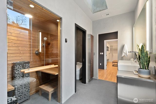 1549 Magnolia Way W, Seattle, WA 98199