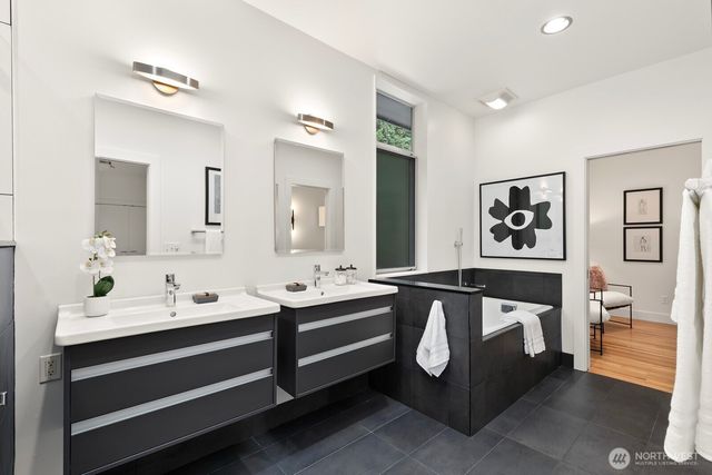 1549 Magnolia Way W, Seattle, WA 98199