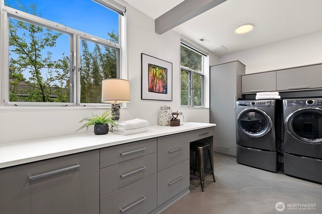 1549 Magnolia Way W, Seattle, WA 98199