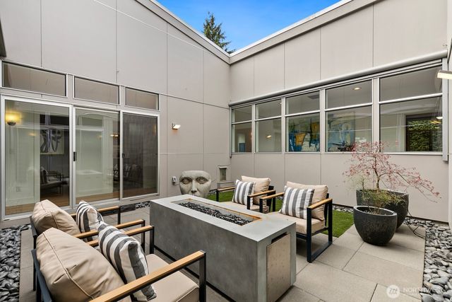 1549 Magnolia Way W, Seattle, WA 98199