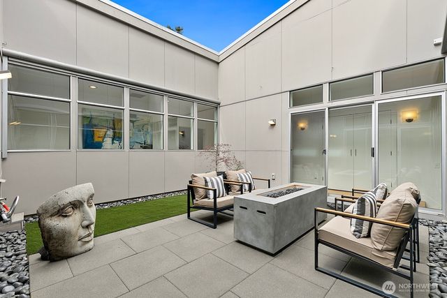 1549 Magnolia Way W, Seattle, WA 98199