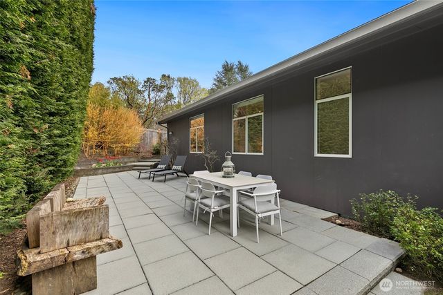 1549 Magnolia Way W, Seattle, WA 98199