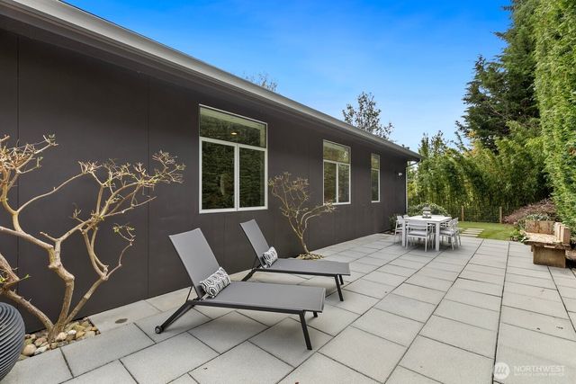 1549 Magnolia Way W, Seattle, WA 98199