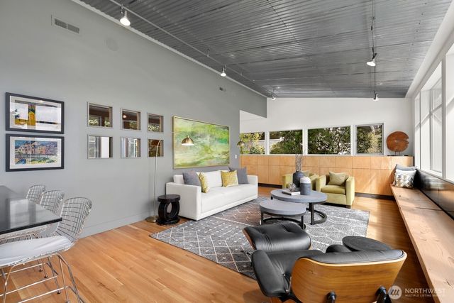 1549 Magnolia Way W, Seattle, WA 98199