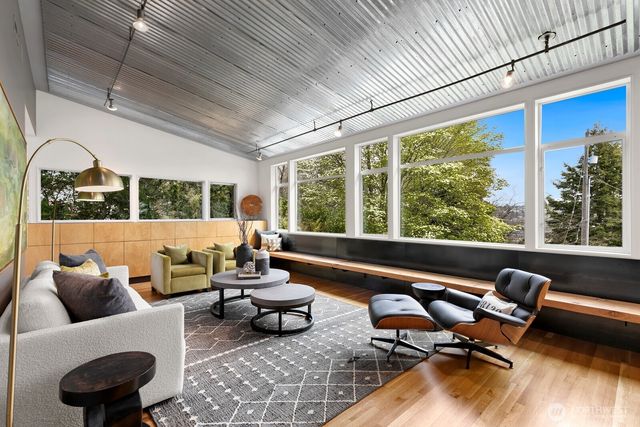 1549 Magnolia Way W, Seattle, WA 98199