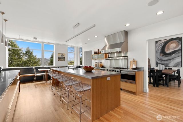 1549 Magnolia Way W, Seattle, WA 98199