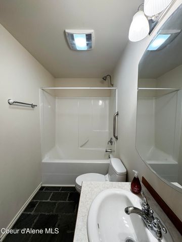 200 Brittany Loop, Kootenai, ID 83840