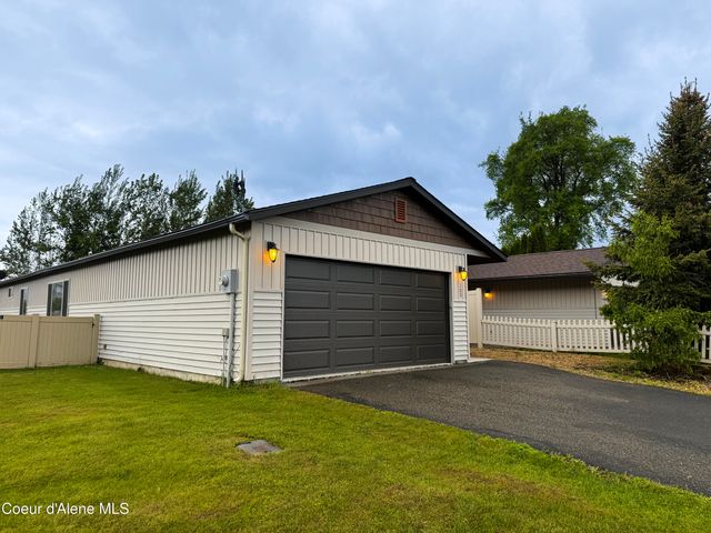 200 Brittany Loop, Kootenai, ID 83840