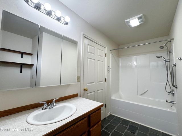 200 Brittany Loop, Kootenai, ID 83840