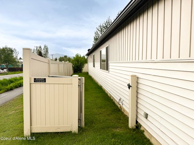 200 Brittany Loop, Kootenai, ID 83840