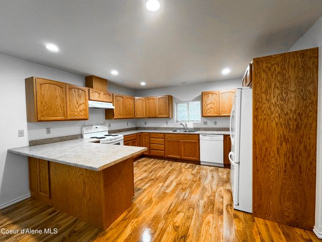 200 Brittany Loop, Kootenai, ID 83840