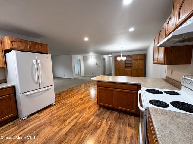 200 Brittany Loop, Kootenai, ID 83840