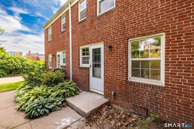 1002 Trout Brook Drive 1002, West Hartford, CT 06119