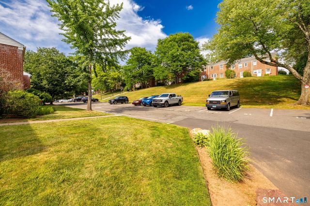 1002 Trout Brook Drive 1002, West Hartford, CT 06119