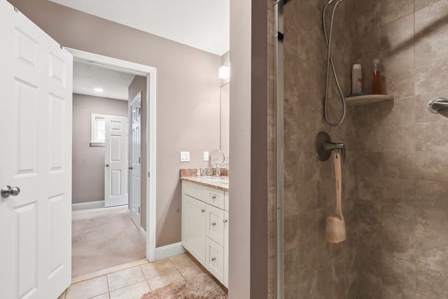 2 Amberwood Ct 2, Bourne, MA 02532