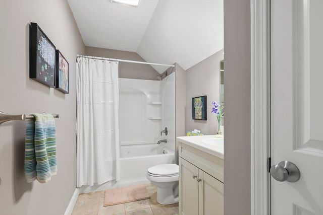 2 Amberwood Ct 2, Bourne, MA 02532