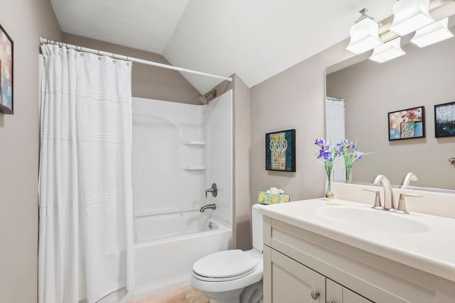 2 Amberwood Ct 2, Bourne, MA 02532