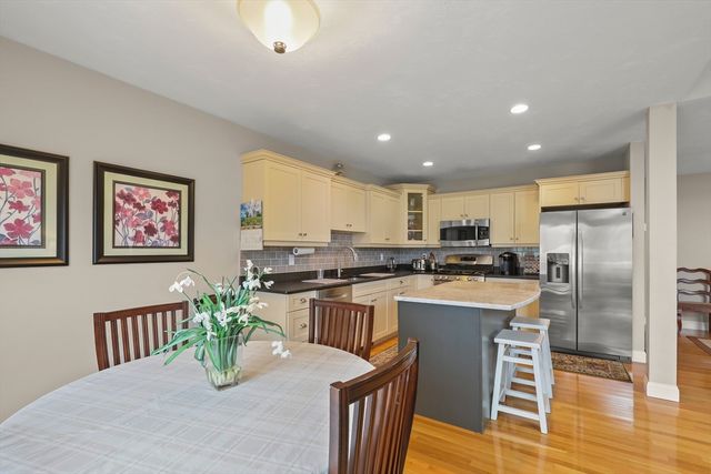 2 Amberwood Ct 2, Bourne, MA 02532