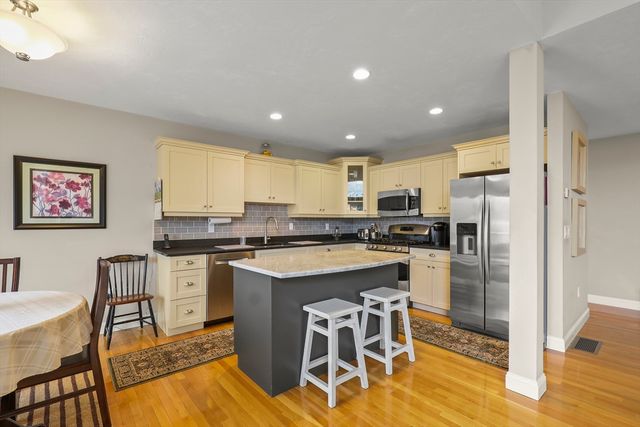 2 Amberwood Ct 2, Bourne, MA 02532