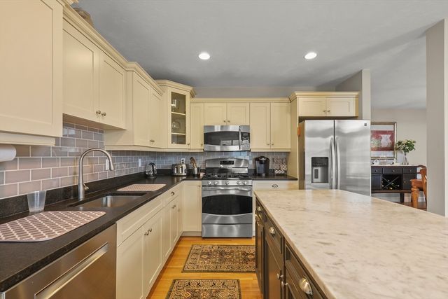 2 Amberwood Ct 2, Bourne, MA 02532