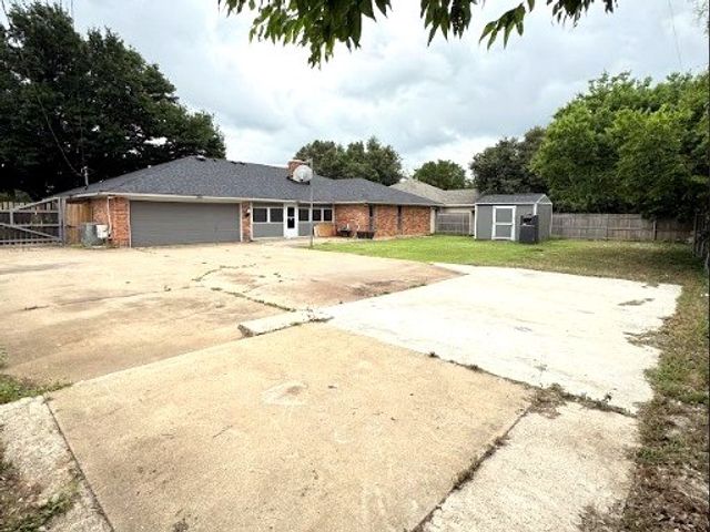 413 N Trail Street, Crowley, TX 76036