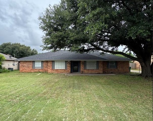 413 N Trail Street, Crowley, TX 76036