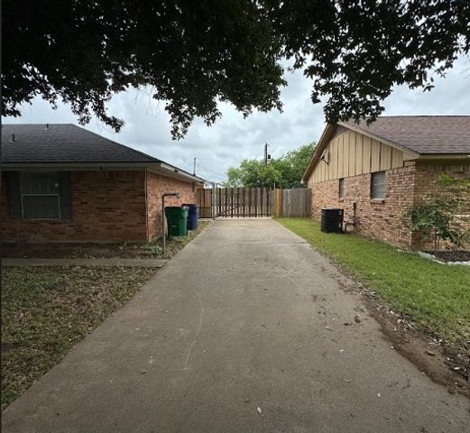 413 N Trail Street, Crowley, TX 76036