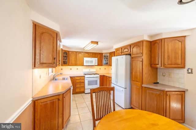 700 SUSQUEHANNA RD, Philadelphia, PA 19111