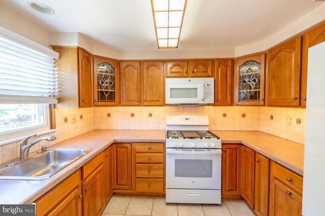 700 SUSQUEHANNA RD, Philadelphia, PA 19111
