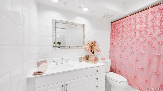 27 Woodside Avenue, Harrison, NY 10604