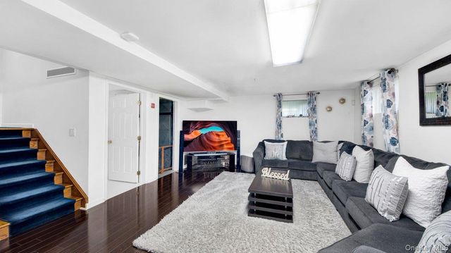 27 Woodside Avenue, Harrison, NY 10604