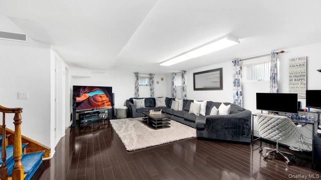 27 Woodside Avenue, Harrison, NY 10604