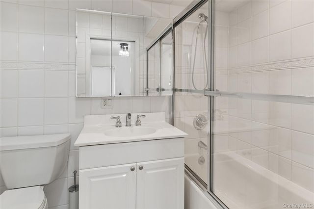 27 Woodside Avenue, Harrison, NY 10604