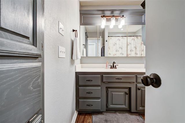 2715 NW 31st Place, Newcastle, OK 73065