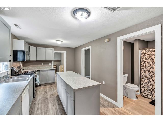 15412 Ne HALSEY St, Portland, OR 97230