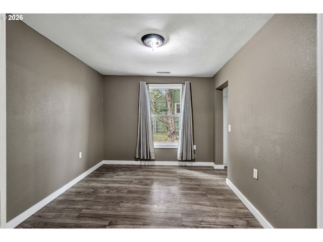 15412 Ne HALSEY St, Portland, OR 97230