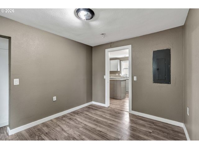 15412 Ne HALSEY St, Portland, OR 97230