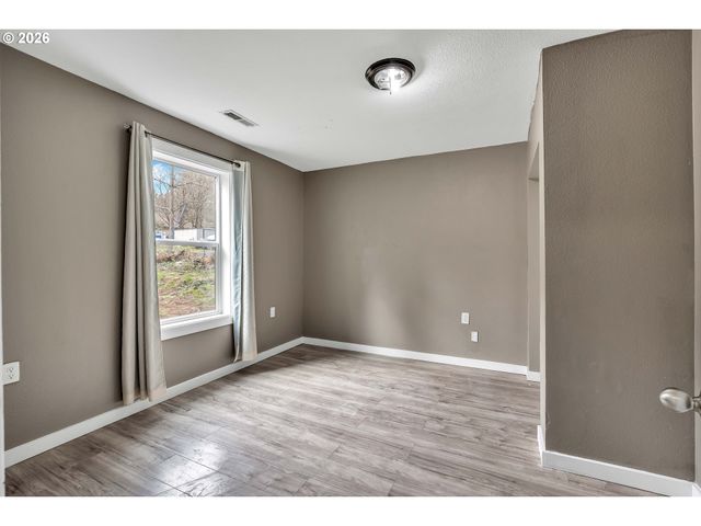 15412 Ne HALSEY St, Portland, OR 97230