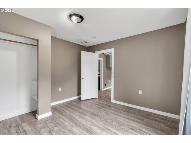 15412 Ne HALSEY St, Portland, OR 97230