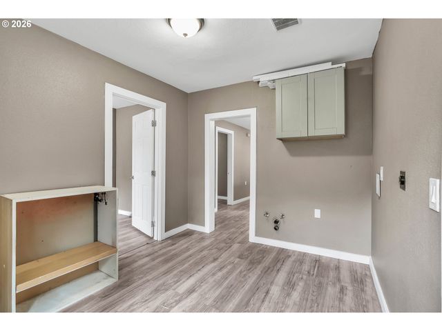 15412 Ne HALSEY St, Portland, OR 97230