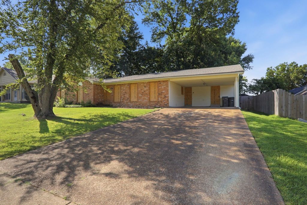 5697 TULIP TREE DR, Memphis, TN 38115