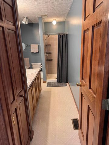 5493 Meadow Passage Drive, Canal Winchester, OH 43110