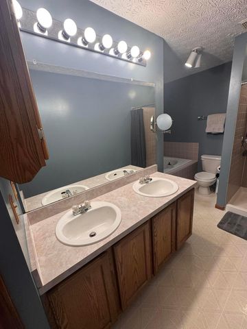 5493 Meadow Passage Drive, Canal Winchester, OH 43110