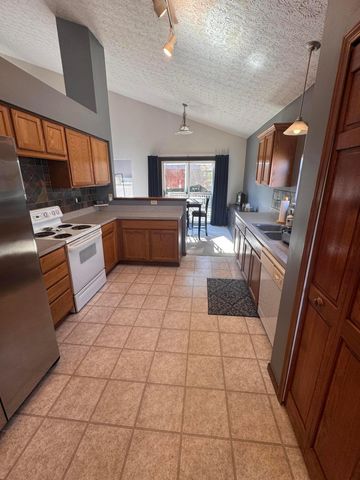 5493 Meadow Passage Drive, Canal Winchester, OH 43110