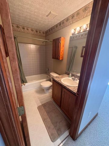 5493 Meadow Passage Drive, Canal Winchester, OH 43110