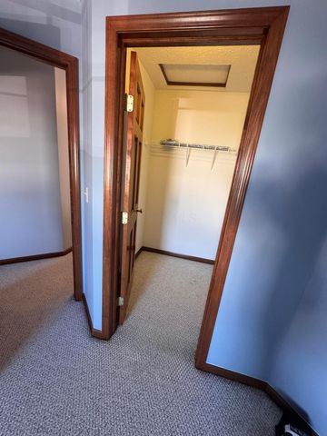 5493 Meadow Passage Drive, Canal Winchester, OH 43110