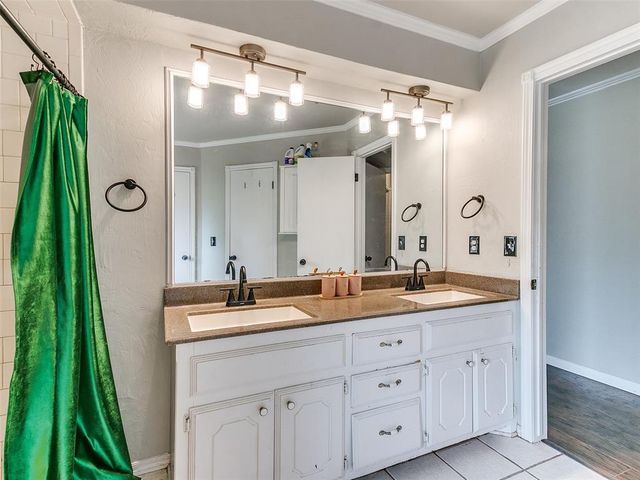 912 N Avery Drive, Moore, OK 73160